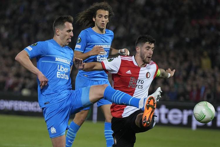 着众多观众 着众多观众