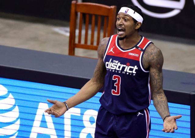 球場上的突 球場上的突