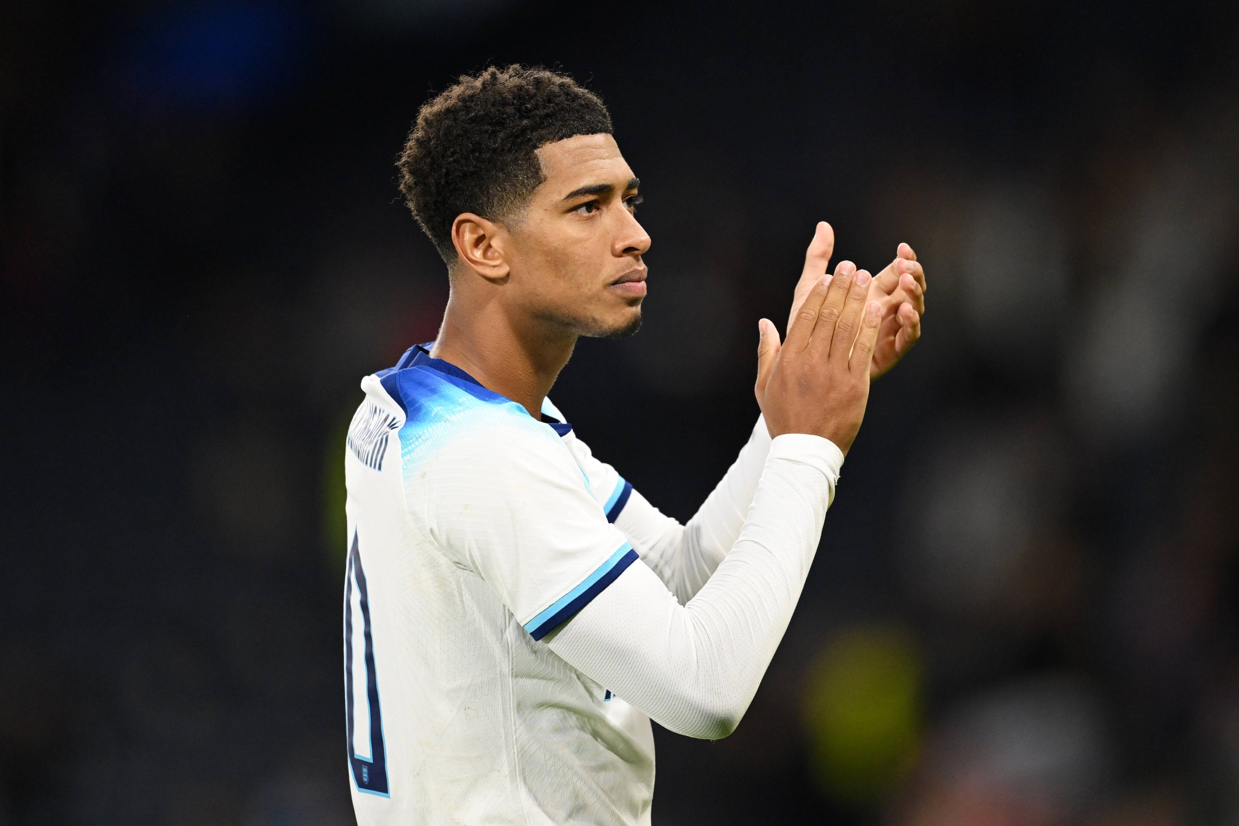 逼迫巴黎在 逼迫巴黎在